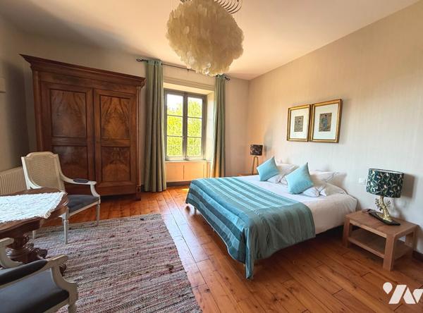 Maison de maître 500 m² sur 7 200 m² Terrain
PRIX : 590 000 €. 
Mickaël Grandpierre 07 86 12 52 67