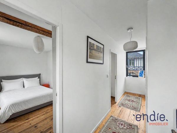 À louer – Maison mitoyenne en pierre rénovée avec garage à Mondeville