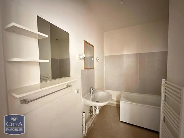 Appartement à louer 2 pièces 62.24m² Saint-Laurent-sur-Saône (01750)