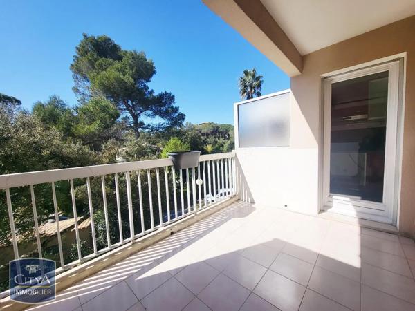 Appartement à louer 2 pièces 43.8m² Saint-Raphaël (83700)