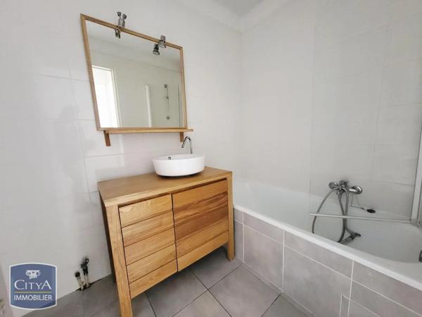 Appartement à louer 2 pièces 43.8m² Saint-Raphaël (83700)