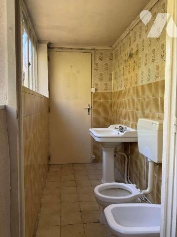 A VENDRE : Maison de ville en pierre avec jardin de 383m², à rénover, comprenant en rez-de-jard...