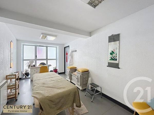 Immeuble à vendre  201 m 2   BAGNERES DE LUCHON  - 31