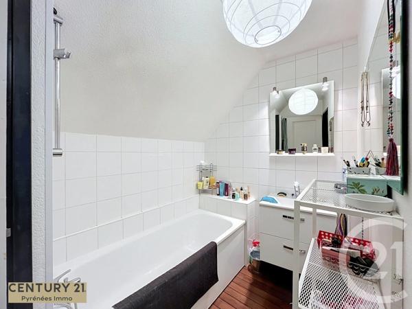 Immeuble à vendre  201 m 2   BAGNERES DE LUCHON  - 31
