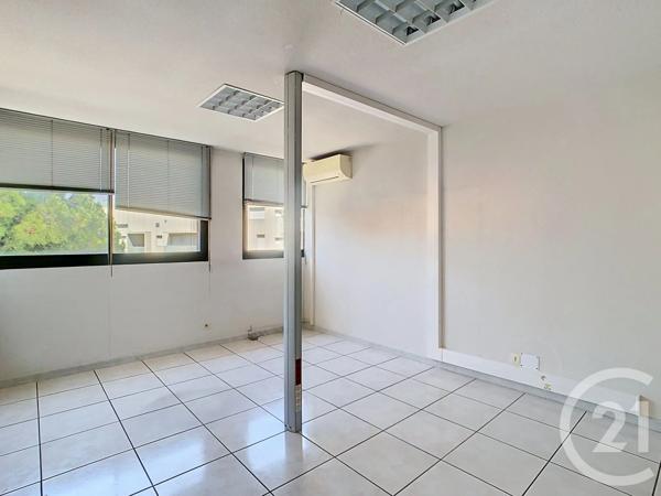 à vendre  104 m 2   PERPIGNAN  - 66