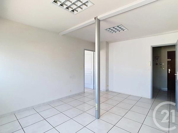 à vendre  104 m 2   PERPIGNAN  - 66