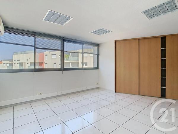 à vendre  104 m 2   PERPIGNAN  - 66