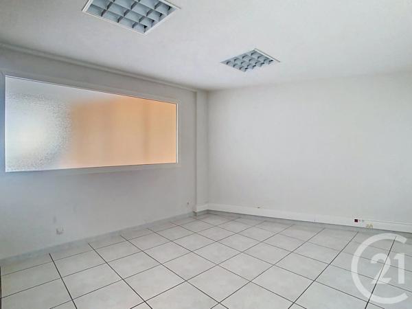 à vendre  104 m 2   PERPIGNAN  - 66