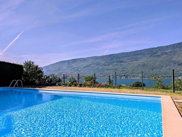 Appartement T4 rénové avec vue exceptionnelle sur le lac