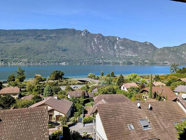 Appartement T4 rénové avec vue exceptionnelle sur le lac