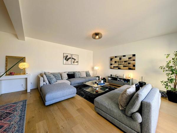 Appartement T4 rénové avec vue exceptionnelle sur le lac