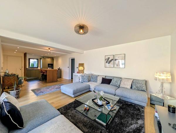 Appartement T4 rénové avec vue exceptionnelle sur le lac