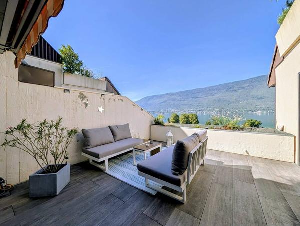 Appartement T4 rénové avec vue exceptionnelle sur le lac