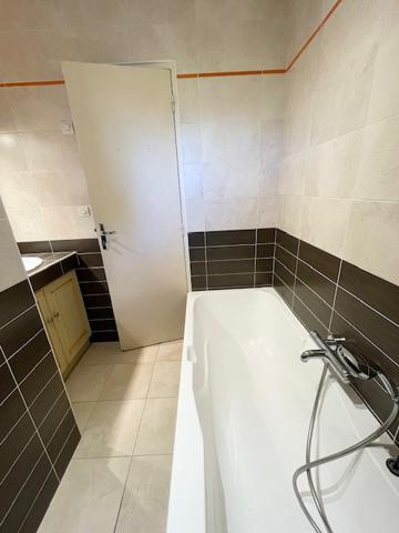 La Meignanne (49770) Maison ancienne + dépendances sur 2000 m²