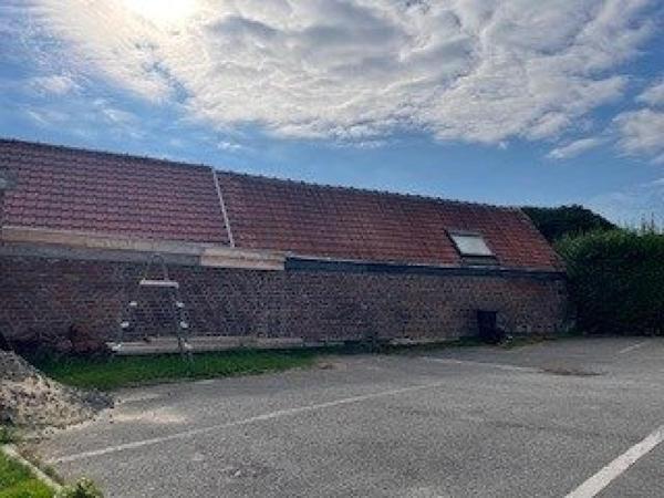 Plateau brut de 180 mètres, avec ses 3 parkings