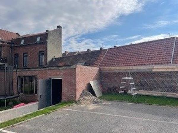 Plateau brut de 180 mètres, avec ses 3 parkings