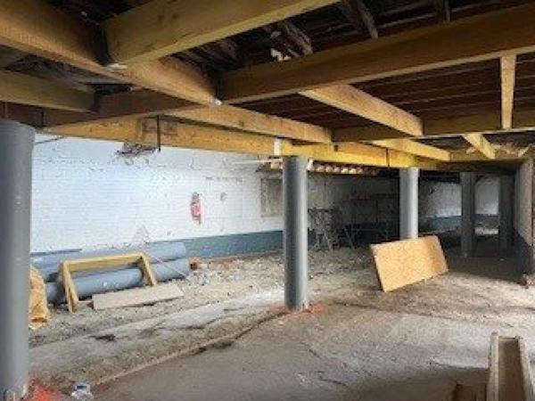 Plateau brut de 180 mètres, avec ses 3 parkings