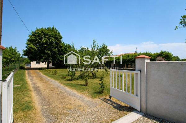 Maison de plain-pied 95m² - DPE B - Terrain env. 2500m² - Garages et dépendances - 3 chambres