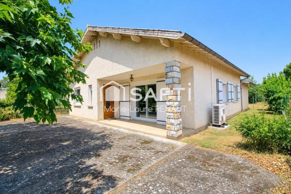 Maison de plain-pied 95m² - DPE B - Terrain env. 2500m² - Garages et dépendances - 3 chambres
