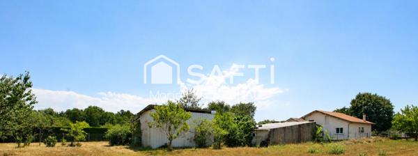 Maison de plain-pied 95m² - DPE B - Terrain env. 2500m² - Garages et dépendances - 3 chambres