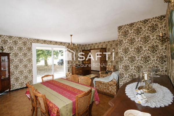Maison de plain-pied 95m² - DPE B - Terrain env. 2500m² - Garages et dépendances - 3 chambres