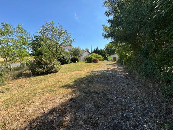 GAILLAC . TERRAIN DE +/- 663 m²