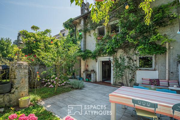 Maison de ville et son petit jardin intimiste dans le quartier Croizat