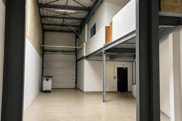 Location - LOCAL D'ACTIVITE 165 m 2