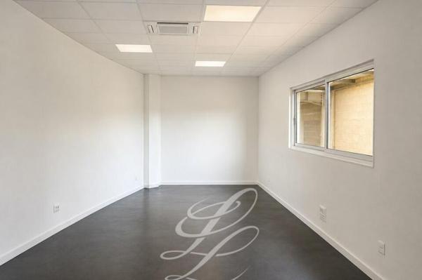 Location - LOCAL D'ACTIVITE 165 m 2