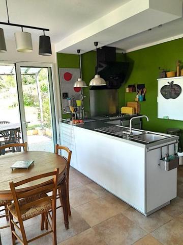 Moissac, 82200, Tarn et Garonne, Maison 195 m2  7 pièce(s) 3/4 ch. dont 1 suite. Piscine, 7 pièce(s) 3/4 ch. dont 1 suite