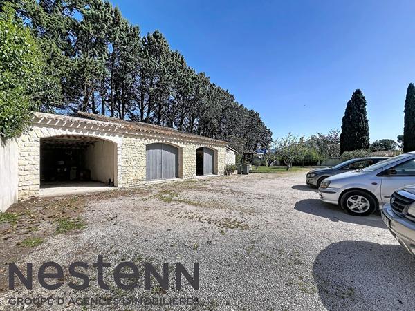 RARE ? Grange + 500 m² de terrain à 2 min du centre de Sénas !