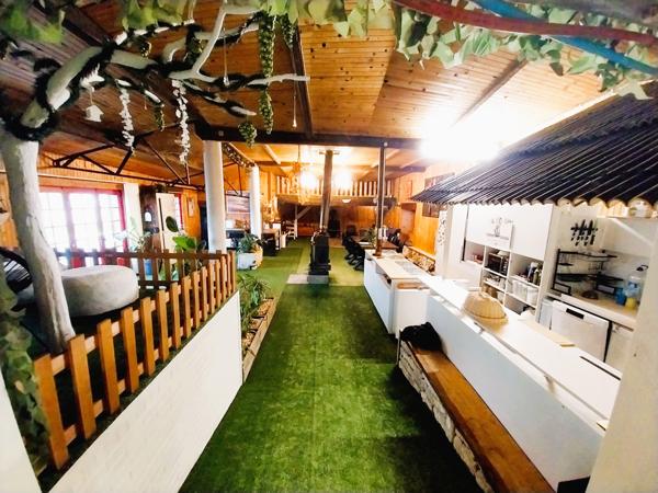 Brie-sous-Matha (17160) Maison en pierre atypique de 220 m² – Esprit chalet – Terrain 3 250 m² – Brie-sous-Matha