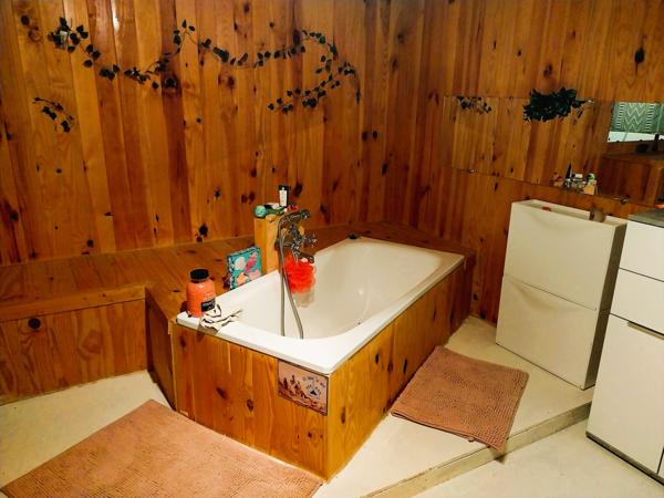 Brie-sous-Matha (17160) Maison en pierre atypique de 220 m² – Esprit chalet – Terrain 3 250 m² – Brie-sous-Matha