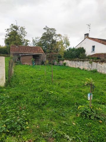 Brie-sous-Matha (17160) Maison en pierre atypique de 220 m² – Esprit chalet – Terrain 3 250 m² – Brie-sous-Matha