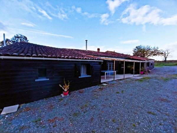 Brie-sous-Matha (17160) Maison en pierre atypique de 220 m² – Esprit chalet – Terrain 3 250 m² – Brie-sous-Matha