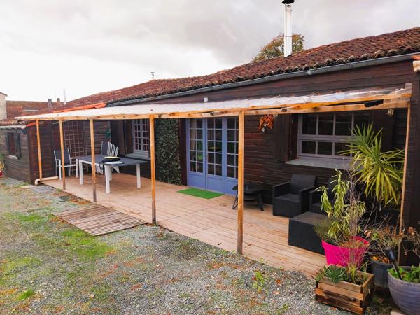 Brie-sous-Matha (17160) Maison en pierre atypique de 220 m² – Esprit chalet – Terrain 3 250 m² – Brie-sous-Matha