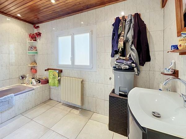 Gardanne - Maison T6 pièce(s) - De 133 m2 sur une parcelle de 429m²