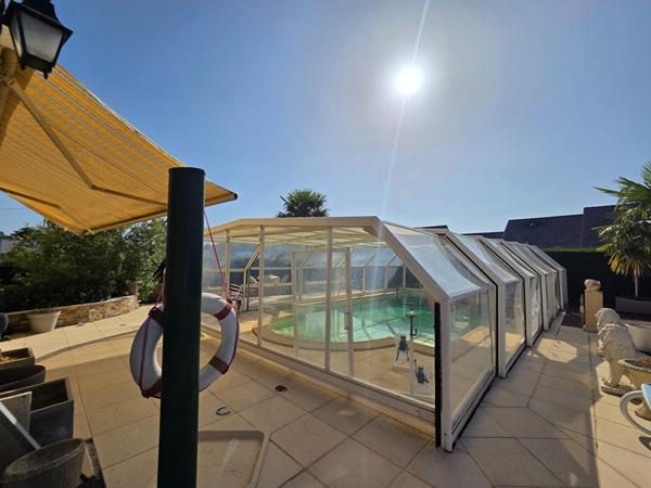 Maison familiale avec piscine, chalet, jardin clos et loisirs a 15 min du centre du Mans