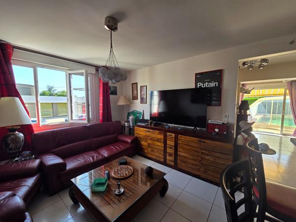 Maison familiale avec piscine, chalet, jardin clos et loisirs a 15 min du centre du Mans