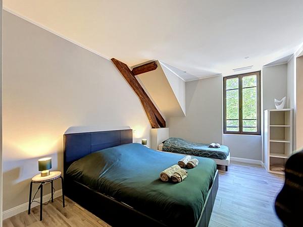 Appartement 5 pièces de 149 m2 ( au sol ) de prestige entièrement rénové - Centre-ville - Aix-Les-Bains