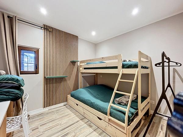 Appartement 5 pièces de 149 m2 ( au sol ) de prestige entièrement rénové - Centre-ville - Aix-Les-Bains