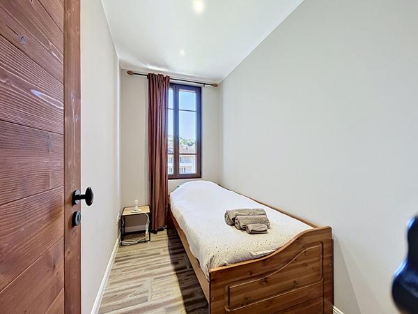 Appartement 5 pièces de 149 m2 ( au sol ) de prestige entièrement rénové - Centre-ville - Aix-Les-Bains