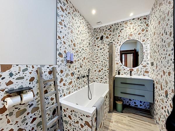 Appartement 5 pièces de 149 m2 ( au sol ) de prestige entièrement rénové - Centre-ville - Aix-Les-Bains