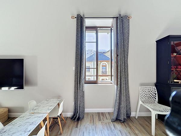 Appartement 5 pièces de 149 m2 ( au sol ) de prestige entièrement rénové - Centre-ville - Aix-Les-Bains