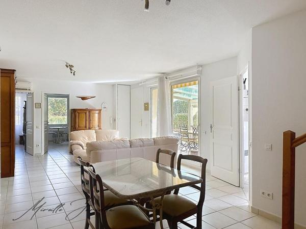 A VENDRE VILLA  Jonquieres Saint Vincent 4 piéces de 124m² avec véranda, parking et terrasse