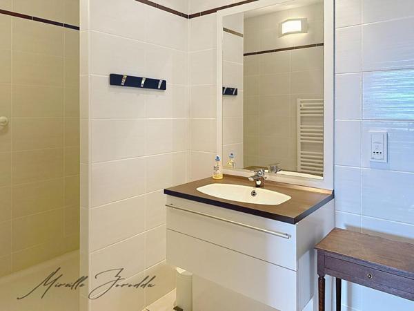 A VENDRE VILLA  Jonquieres Saint Vincent 4 piéces de 124m² avec véranda, parking et terrasse