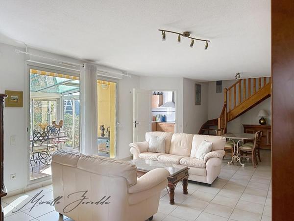 A VENDRE VILLA  Jonquieres Saint Vincent 4 piéces de 124m² avec véranda, parking et terrasse