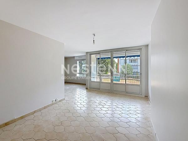 Appartement T4 - 2 chambres - 2 Balcons, Cave et Parking privé - Copropriété rénovée et clôturée - Secteur RAFOUR - 69500 BRON