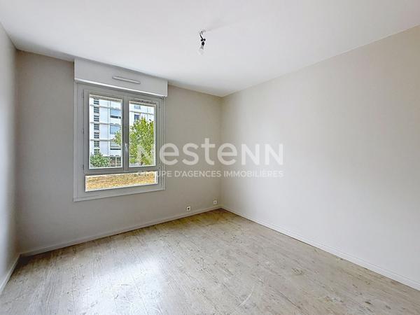 Appartement T4 - 2 chambres - 2 Balcons, Cave et Parking privé - Copropriété rénovée et clôturée - Secteur RAFOUR - 69500 BRON