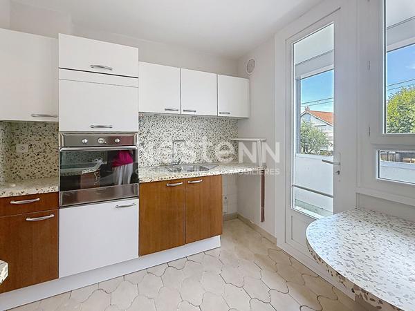 Appartement T4 - 2 chambres - 2 Balcons, Cave et Parking privé - Copropriété rénovée et clôturée - Secteur RAFOUR - 69500 BRON